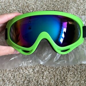 Green Snowboarding/Skiing/Sledding Glasses